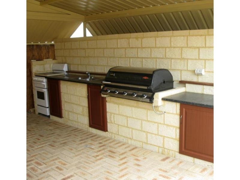 16 Monash Circle, Marangaroo WA 6064