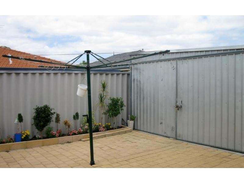 16 Monash Circle, Marangaroo WA 6064