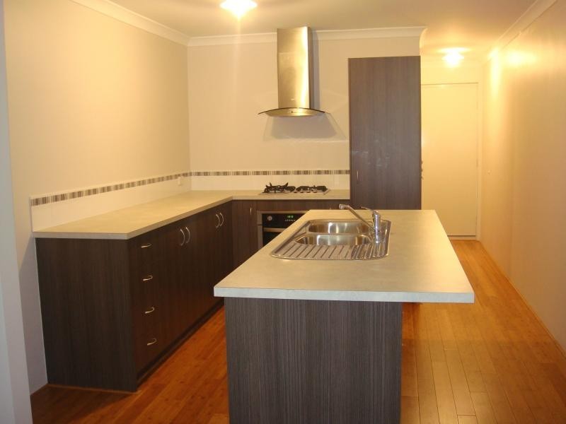 2/194 Landsdale Road, Landsdale WA 6065