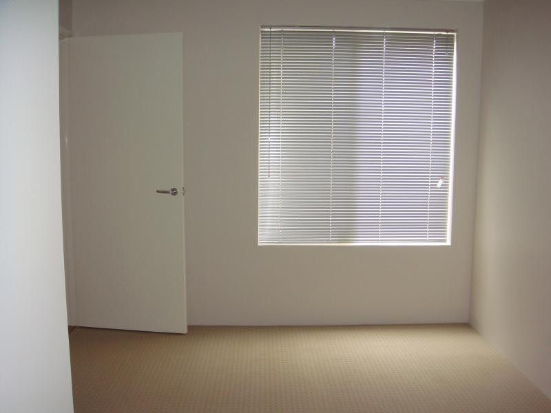 2/194 Landsdale Road, Landsdale WA 6065