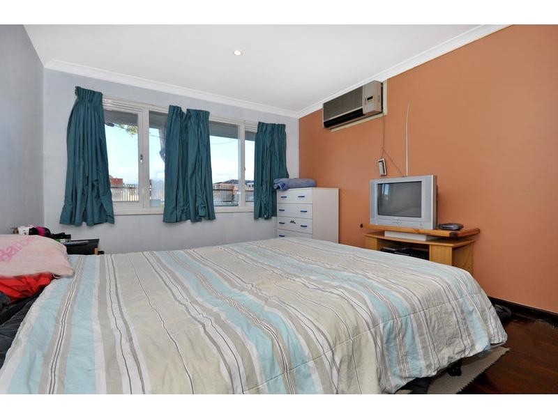 18 Brecknock Way, Girrawheen WA 6064