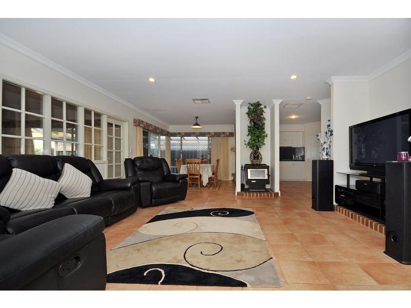 9 Dandenong Way, Alexander Heights WA 6064