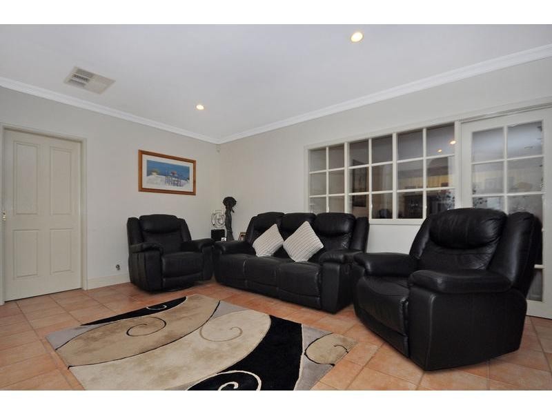 9 Dandenong Way, Alexander Heights WA 6064
