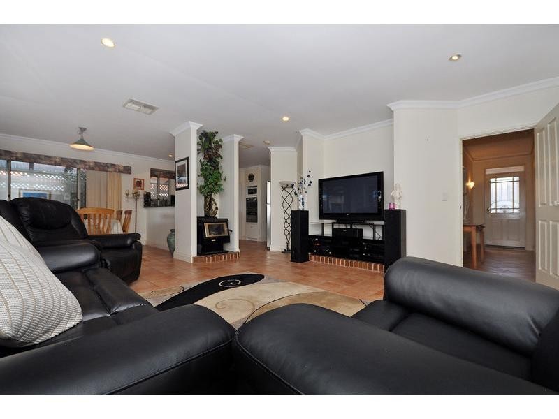 9 Dandenong Way, Alexander Heights WA 6064
