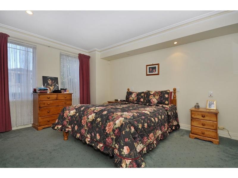 9 Dandenong Way, Alexander Heights WA 6064