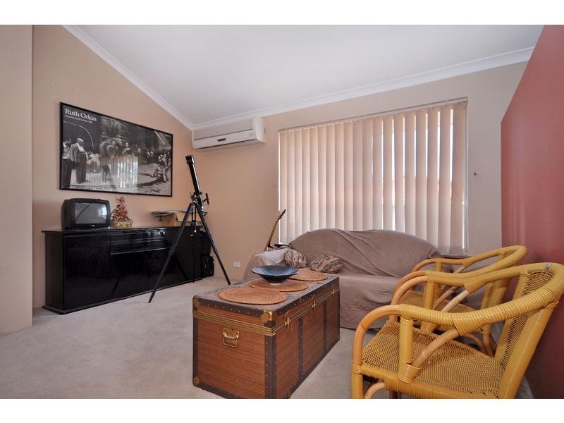 12 Farnell Place, Alexander Heights WA 6064