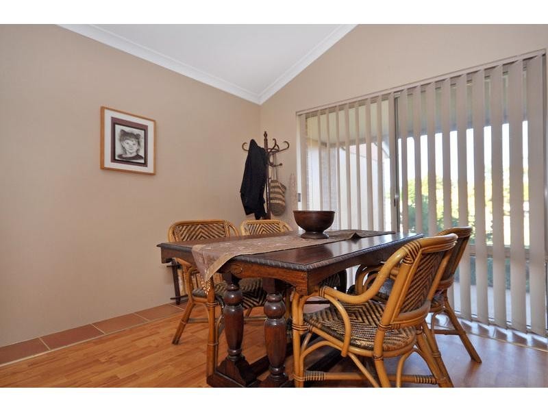 12 Farnell Place, Alexander Heights WA 6064