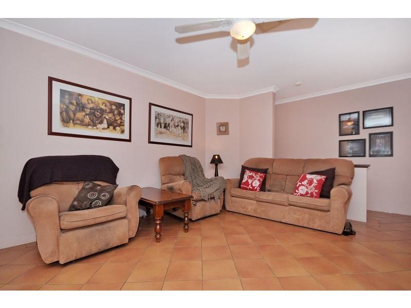 12 Farnell Place, Alexander Heights WA 6064