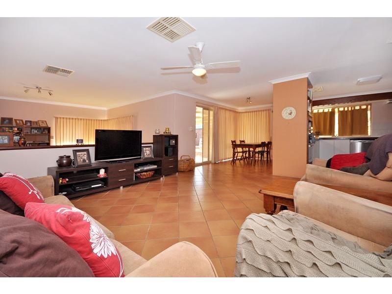 12 Farnell Place, Alexander Heights WA 6064