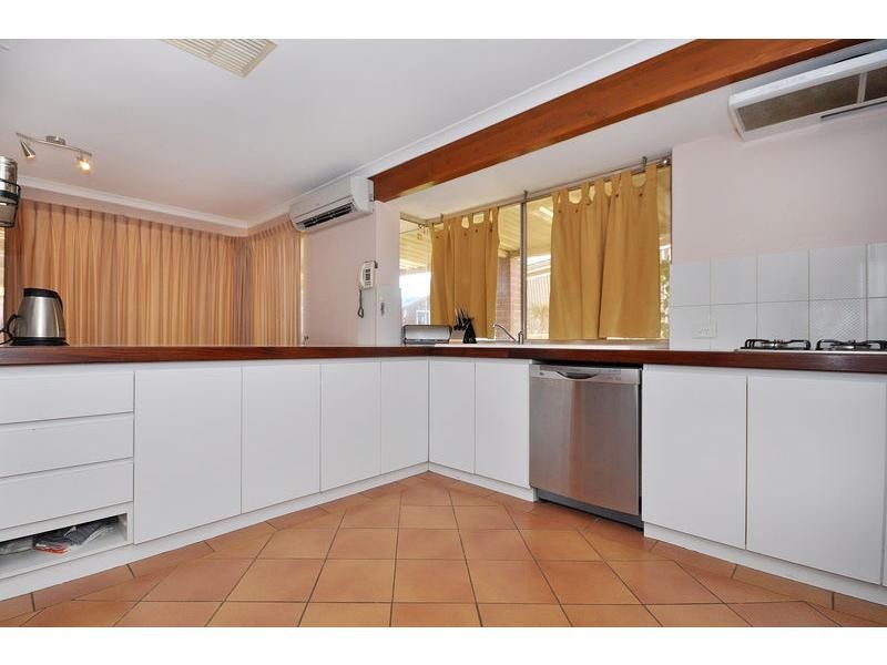 12 Farnell Place, Alexander Heights WA 6064