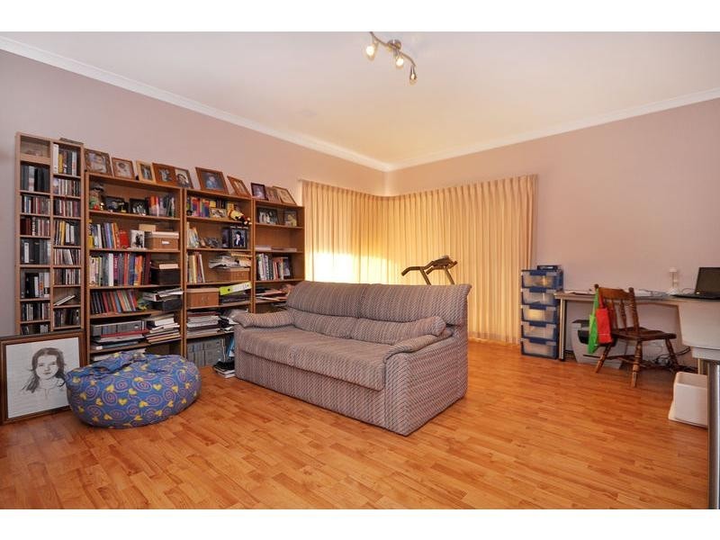 12 Farnell Place, Alexander Heights WA 6064