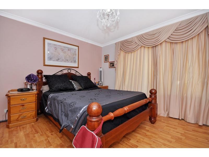 12 Farnell Place, Alexander Heights WA 6064