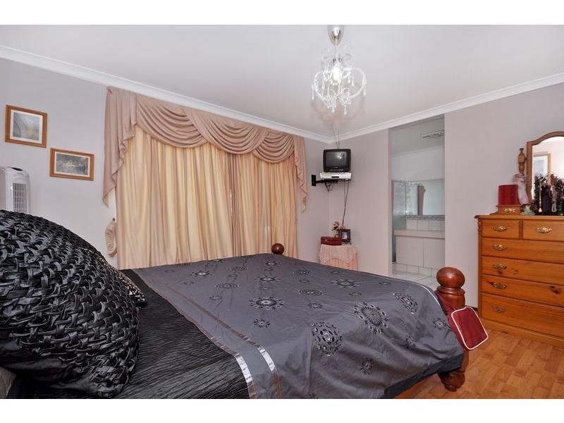 12 Farnell Place, Alexander Heights WA 6064