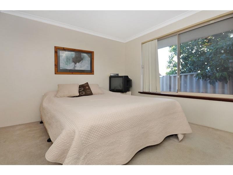 12 Farnell Place, Alexander Heights WA 6064