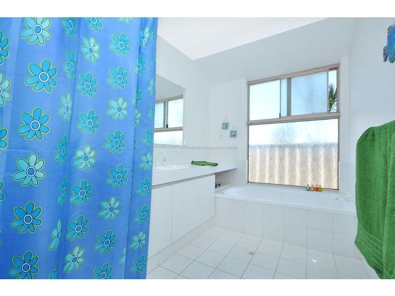 12 Farnell Place, Alexander Heights WA 6064