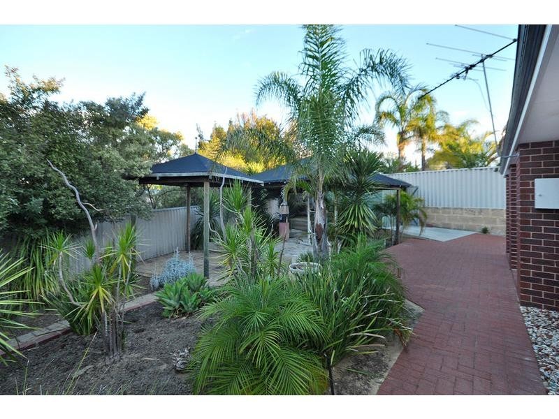 26 Dandenong Way, Alexander Heights WA 6064