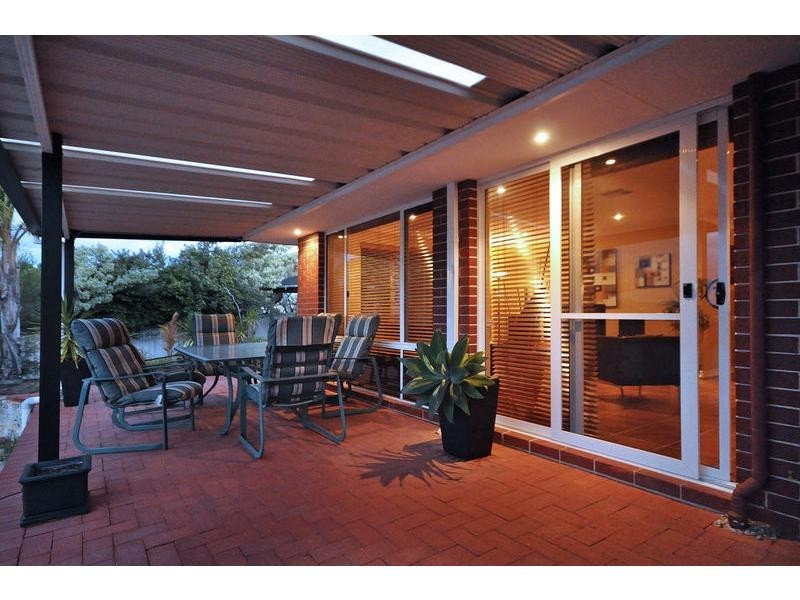 26 Dandenong Way, Alexander Heights WA 6064