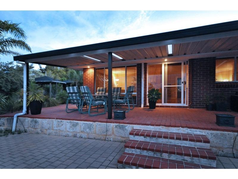 26 Dandenong Way, Alexander Heights WA 6064