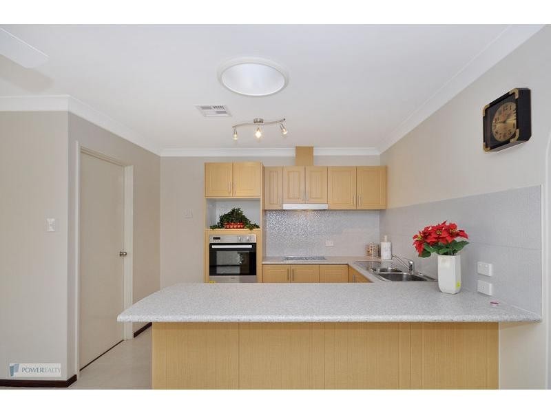 2/1 Freeland Way, Eden Hill WA 6054
