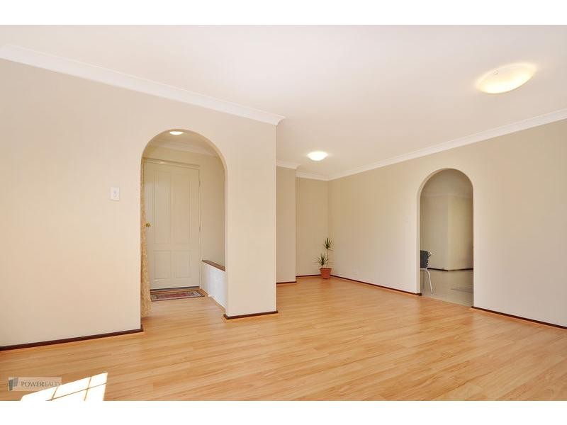 2/1 Freeland Way, Eden Hill WA 6054