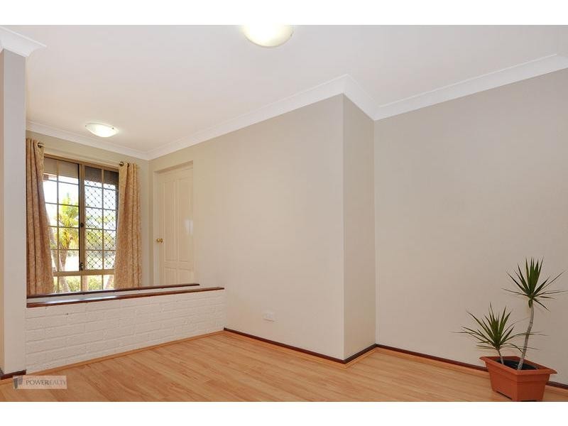 2/1 Freeland Way, Eden Hill WA 6054