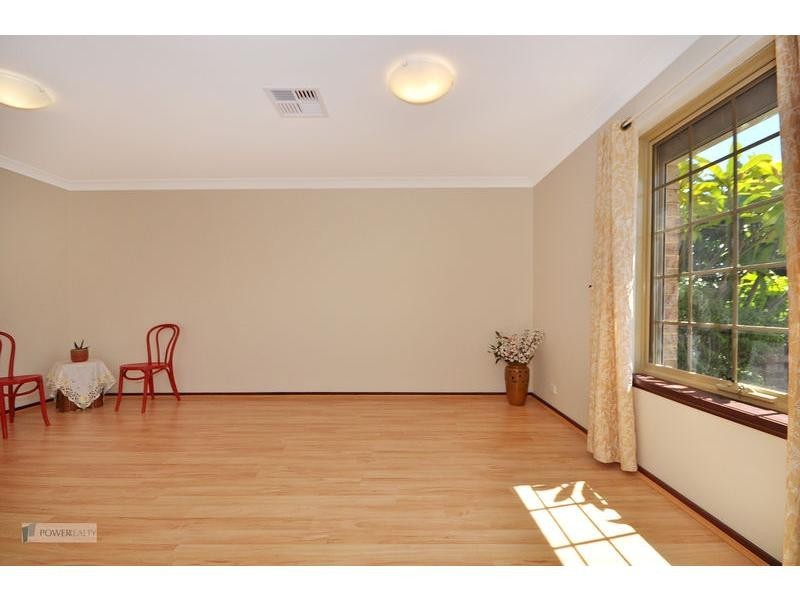 2/1 Freeland Way, Eden Hill WA 6054