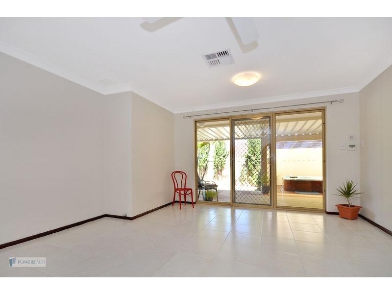 2/1 Freeland Way, Eden Hill WA 6054