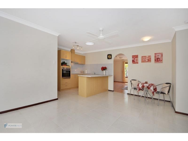 2/1 Freeland Way, Eden Hill WA 6054