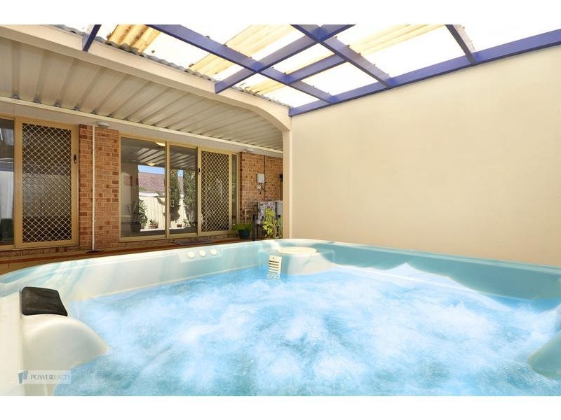 2/1 Freeland Way, Eden Hill WA 6054