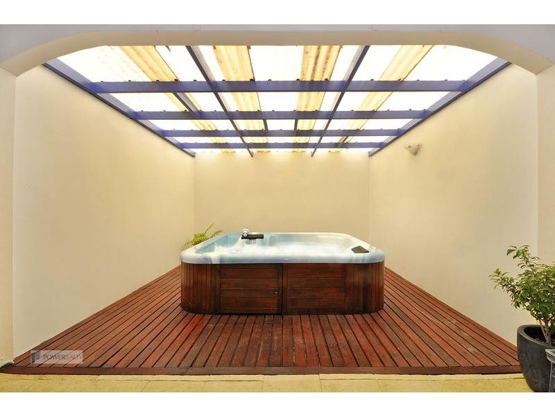 2/1 Freeland Way, Eden Hill WA 6054