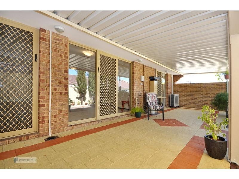 2/1 Freeland Way, Eden Hill WA 6054