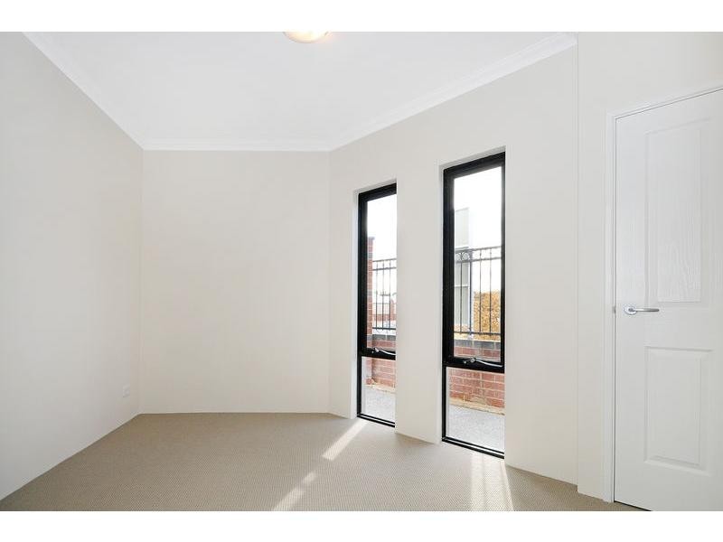 1/2 Dana Way, Madeley WA 6065