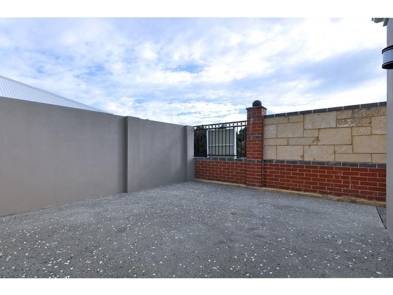 1/2 Dana Way, Madeley WA 6065