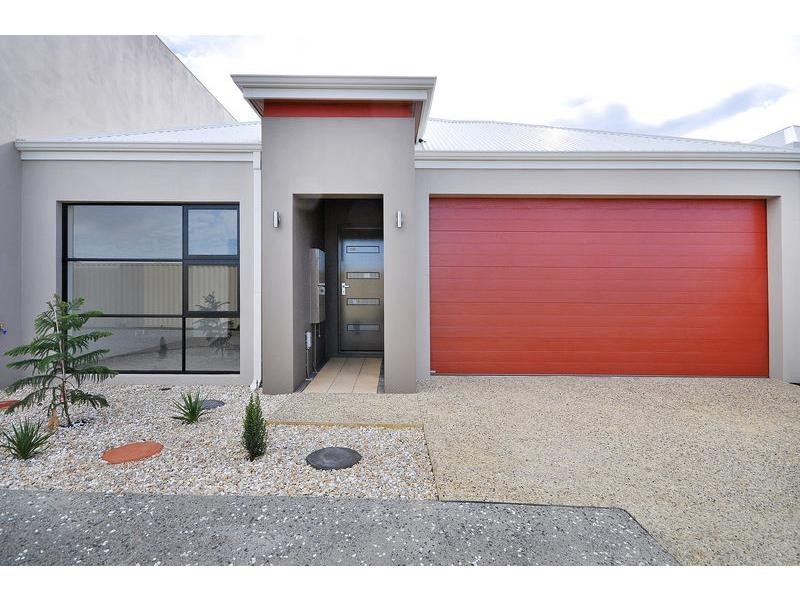 2/2 Dana Way, Madeley WA 6065