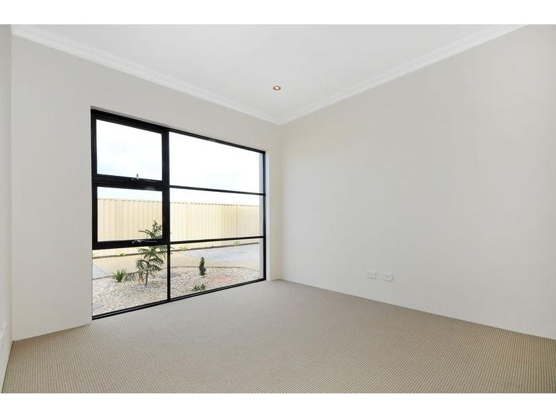 2/2 Dana Way, Madeley WA 6065