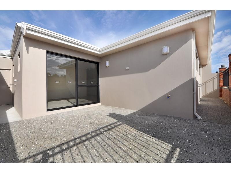 2/2 Dana Way, Madeley WA 6065