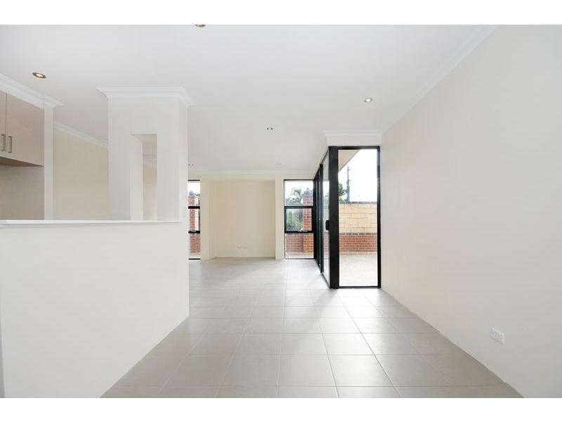 3/2 Dana Way, Madeley WA 6065