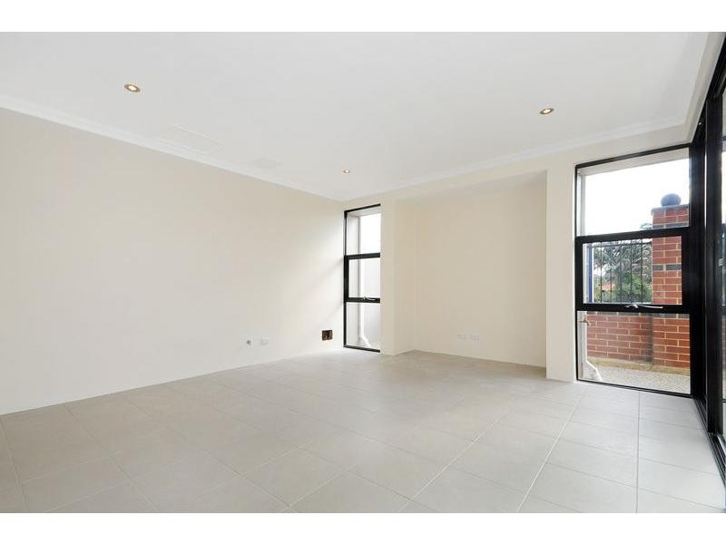 3/2 Dana Way, Madeley WA 6065