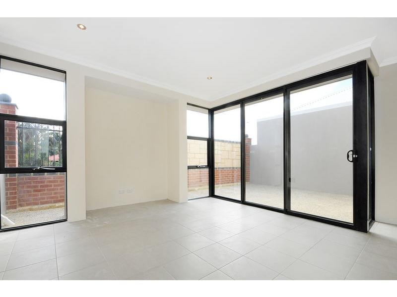 3/2 Dana Way, Madeley WA 6065