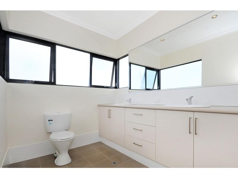 3/2 Dana Way, Madeley WA 6065