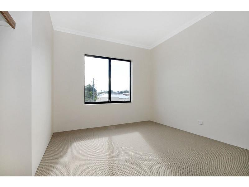 3/2 Dana Way, Madeley WA 6065