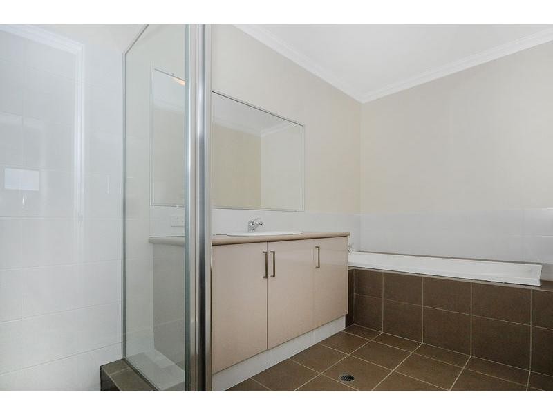 3/2 Dana Way, Madeley WA 6065