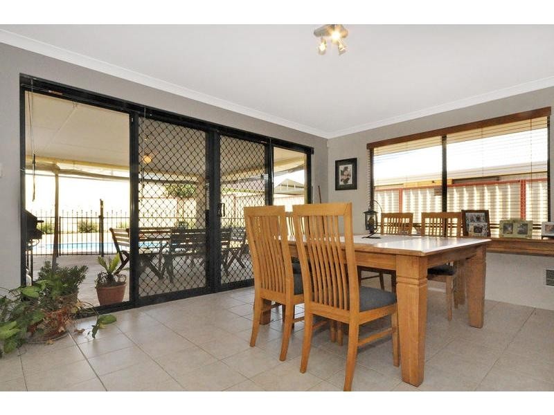 28 Esmerelda Pass, Darch WA 6065