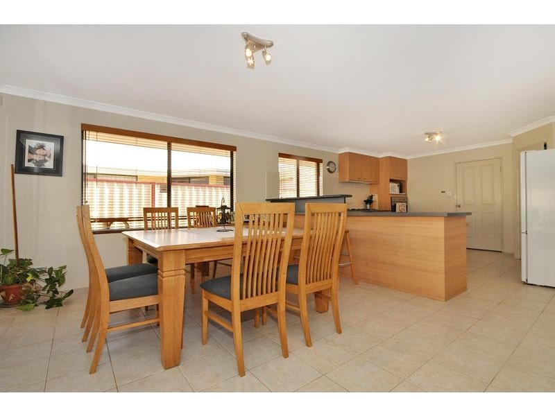 28 Esmerelda Pass, Darch WA 6065