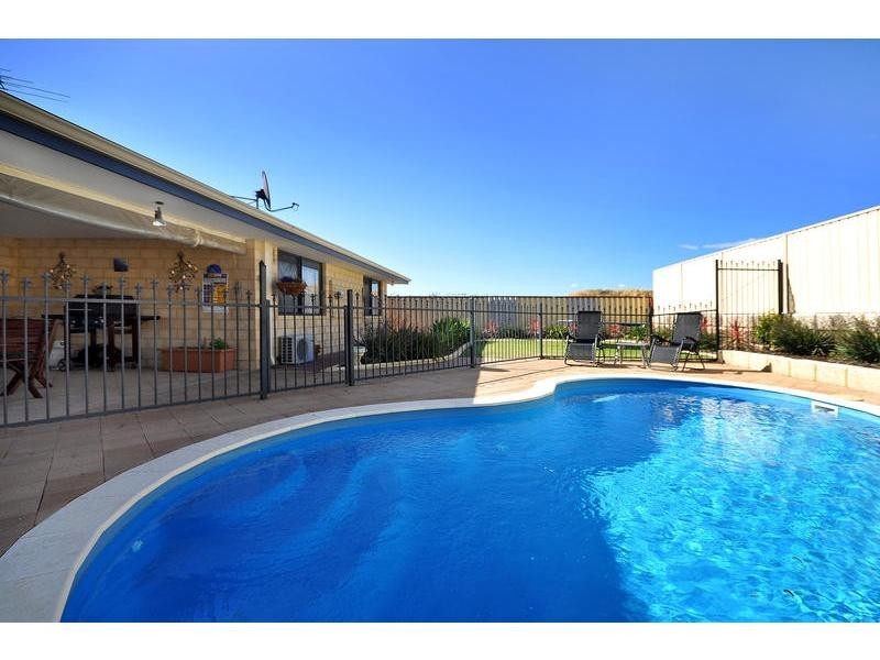 28 Esmerelda Pass, Darch WA 6065