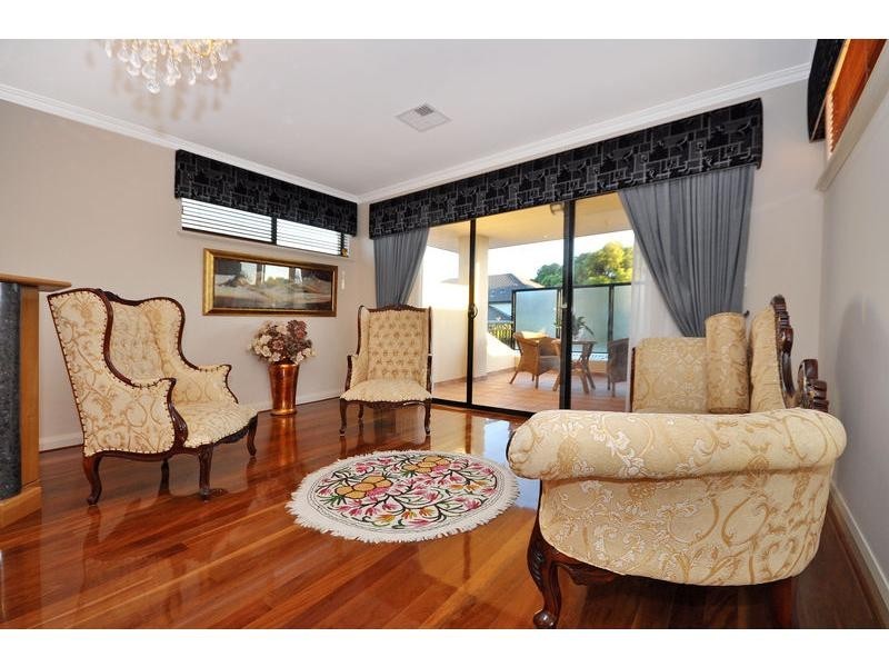 8 Ewing Drive, Hillarys WA 6025