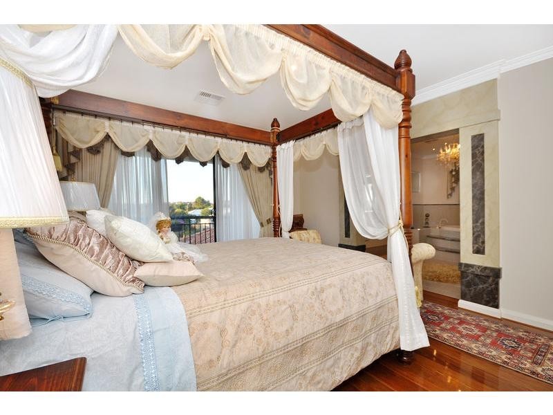 8 Ewing Drive, Hillarys WA 6025