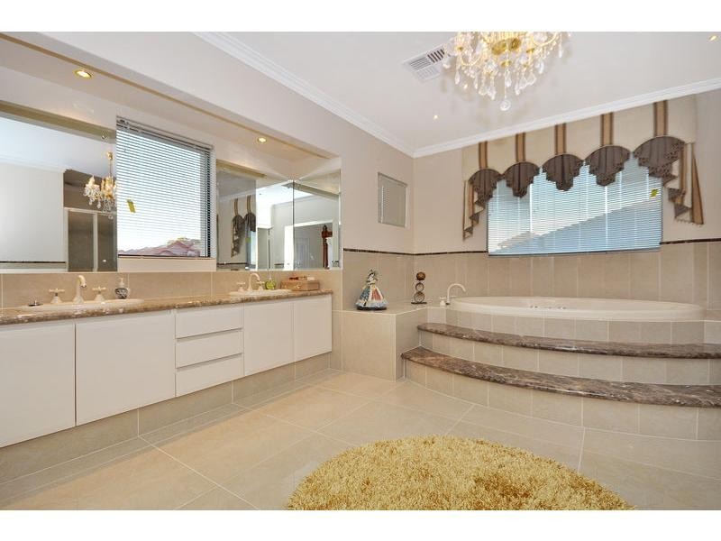 8 Ewing Drive, Hillarys WA 6025