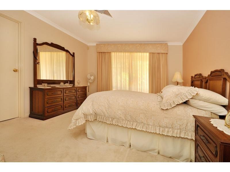 4 Santa Paula Lane, The Vines WA 6069