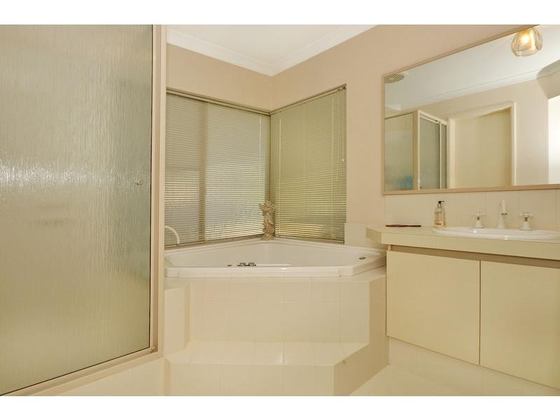 4 Santa Paula Lane, The Vines WA 6069
